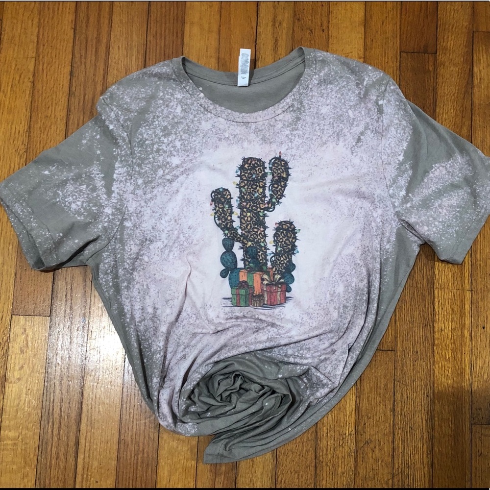 XL Christmas cactus bleached tee
